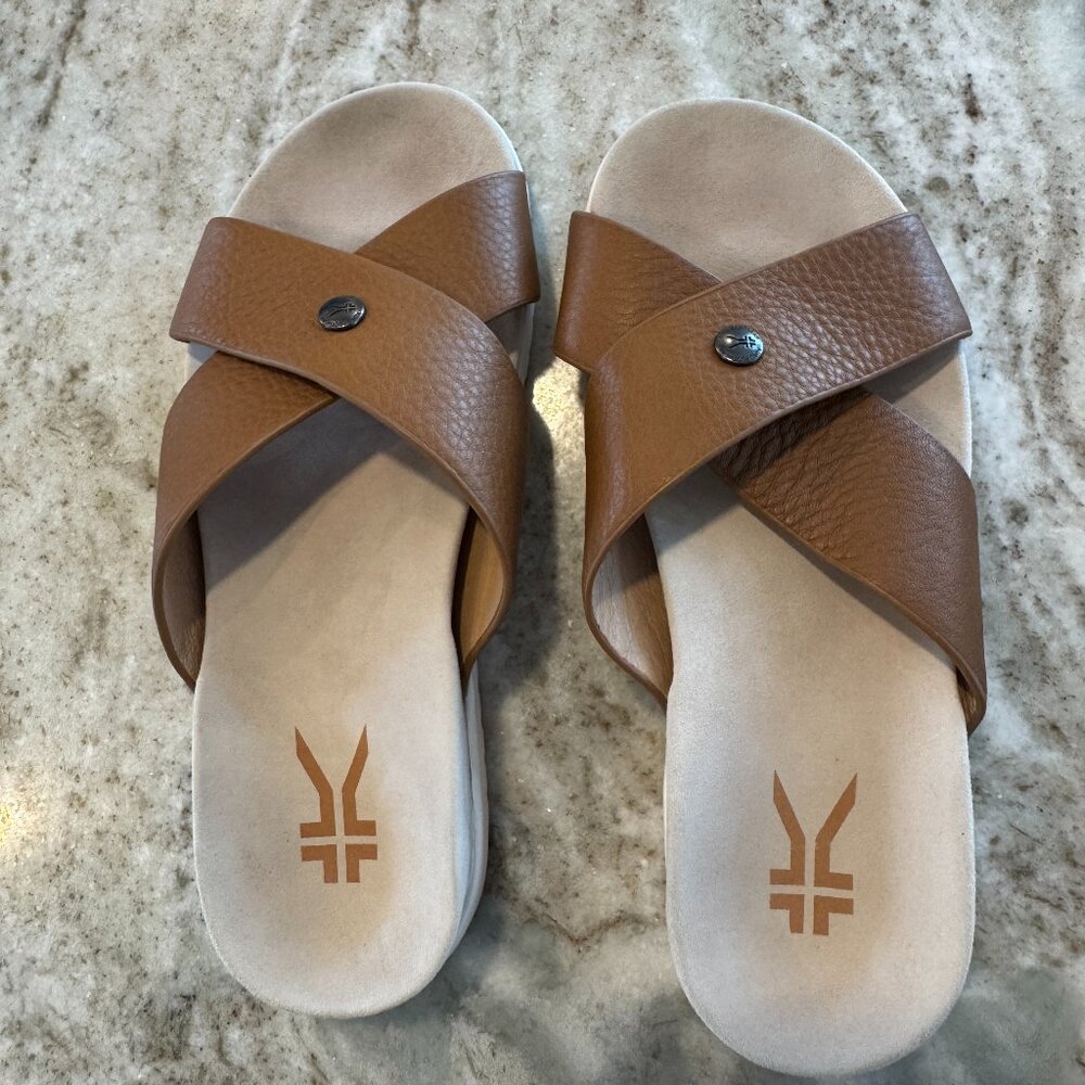 KURU Women's Breeze Sandals, Caramel Brown/White, size 8 US  $130